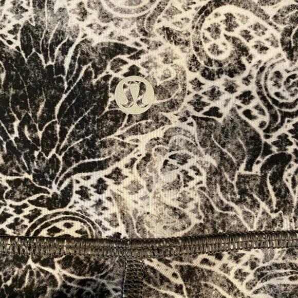 Lululemon crops - Picture 4 of 6